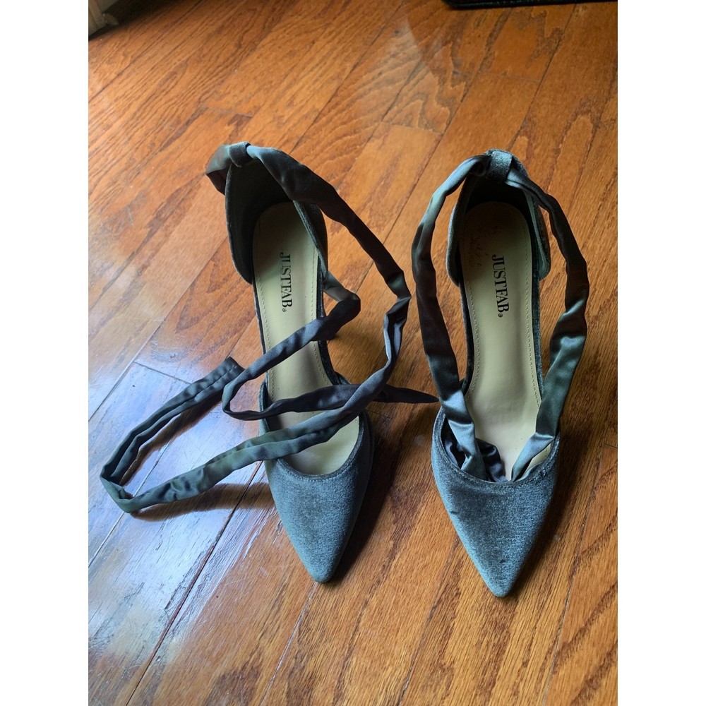 JustFab Gray Velvet Pointed Toe Heel Size 9